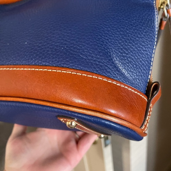 Vintage Dooney and Bourke Navy Zip Zip Crossbody - Picture 7 of 9
